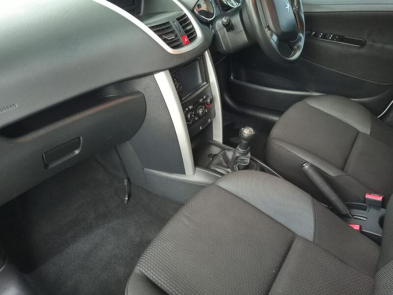 PEUGEOT 207